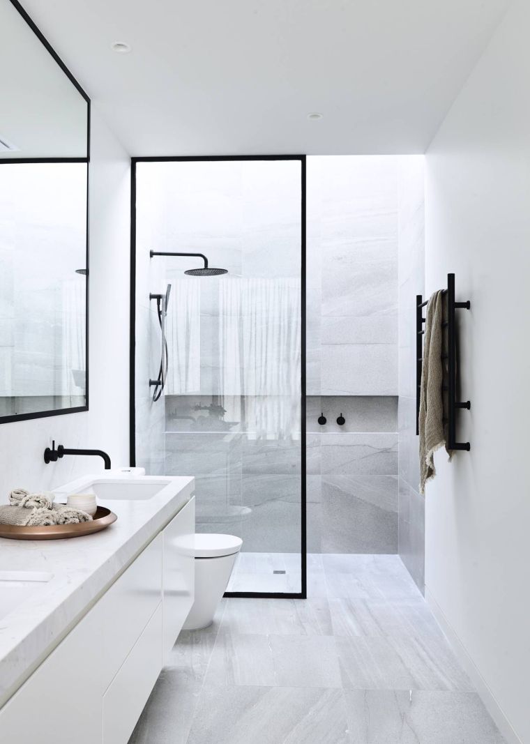 salle de bain en gris et blanc