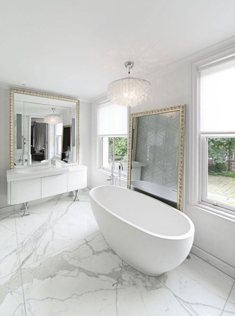 grand miroir de salle de bain moderne