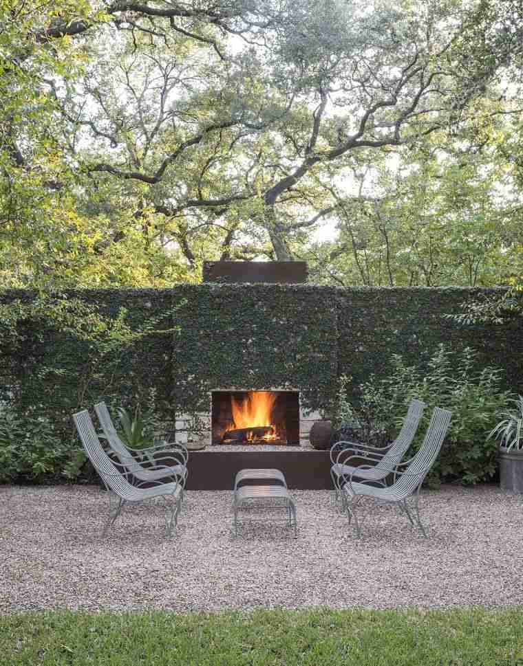 cheminée de jardin moderne avec meubles 