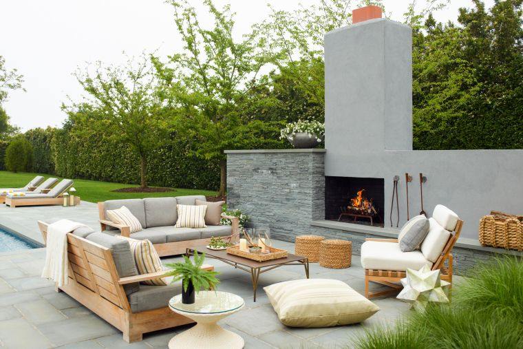 coin détente de jardin avec cheminée moderne