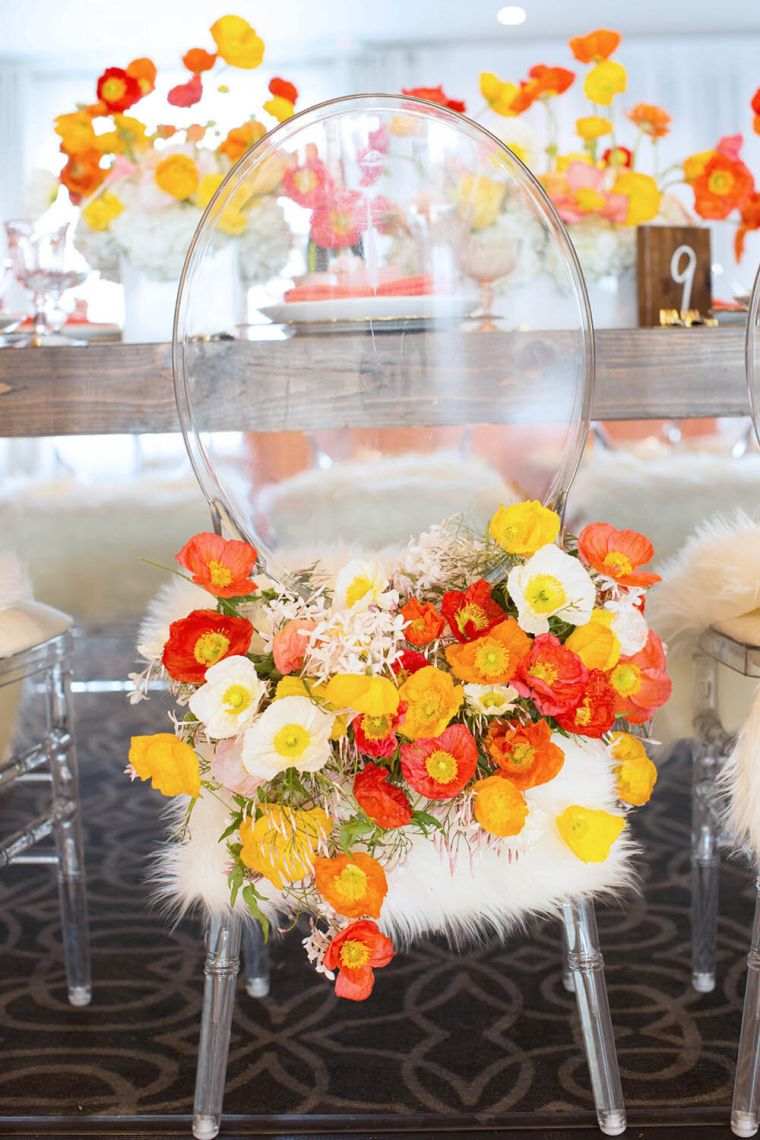 décoration de chaises avec fleurs 