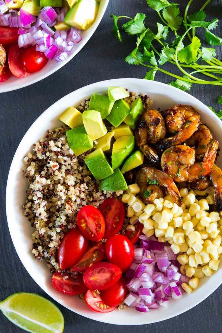 bol de quinoa avec crevettes : recette saine 