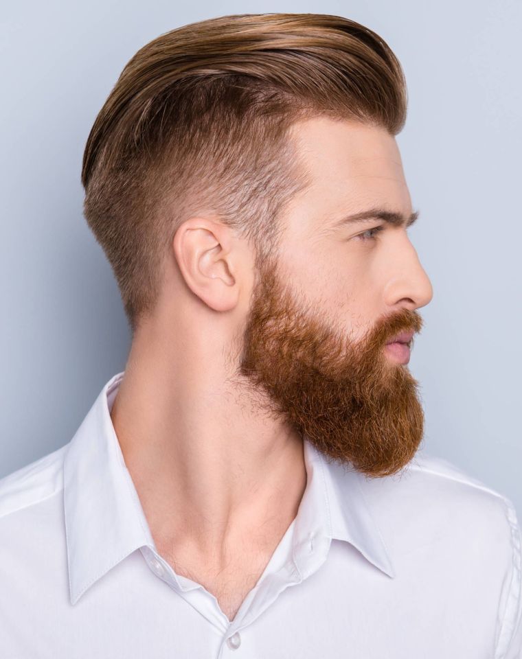 coiffure en arrière avec barbe 