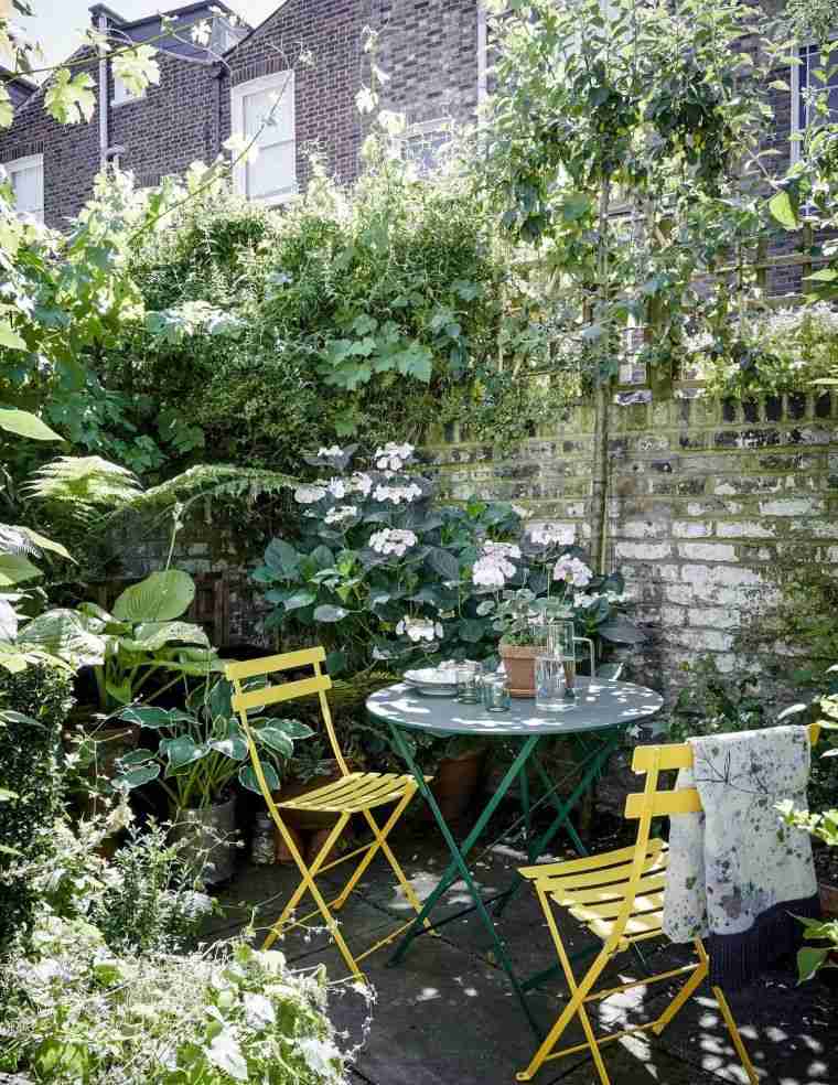 décorer le petit jardin avec coin repas 