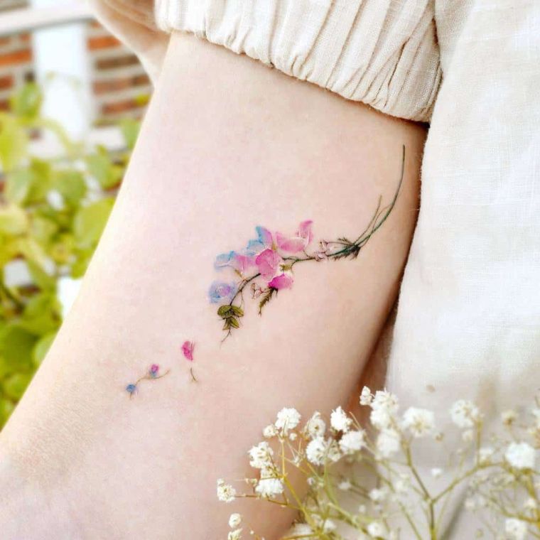 tatouage de fleurs moderne 