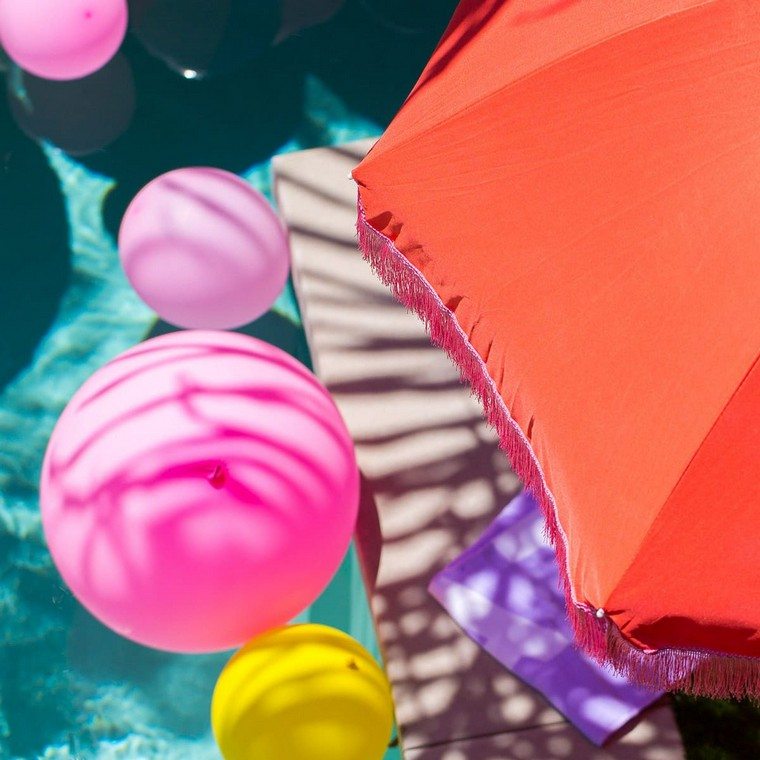 couleurs fête anniversaire piscine