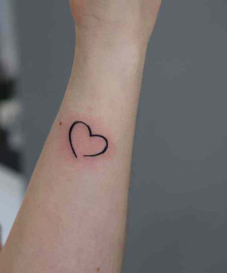 tatouage coeur bras