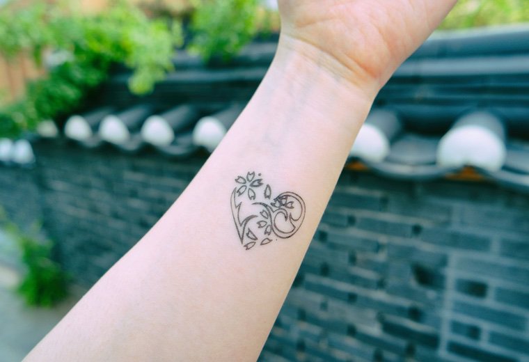 tatouage au henné coeur