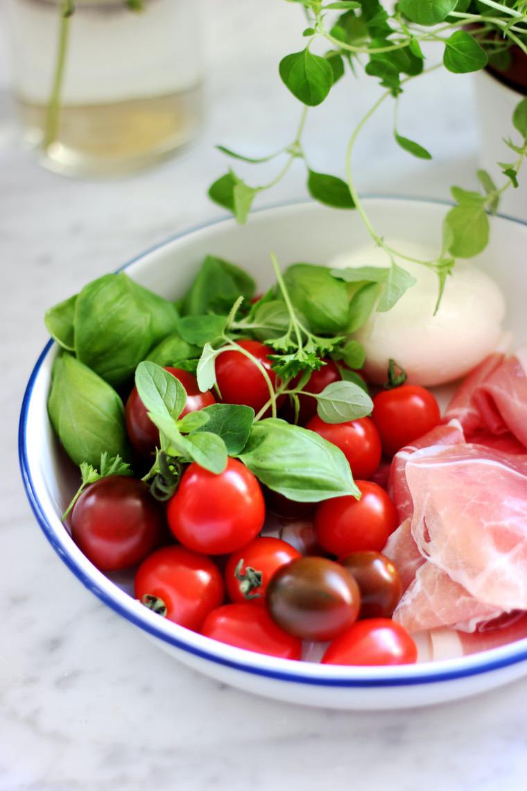 salade tomate mozarella basil