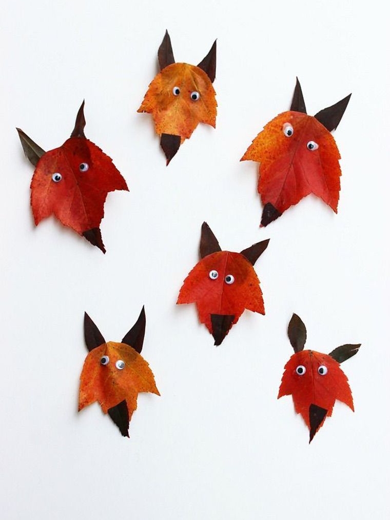 têtes de renard en feuilles d'automne
