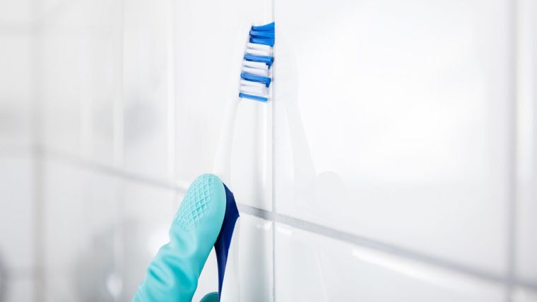 comment nettoyer les joints de la douche avec brosse à dents