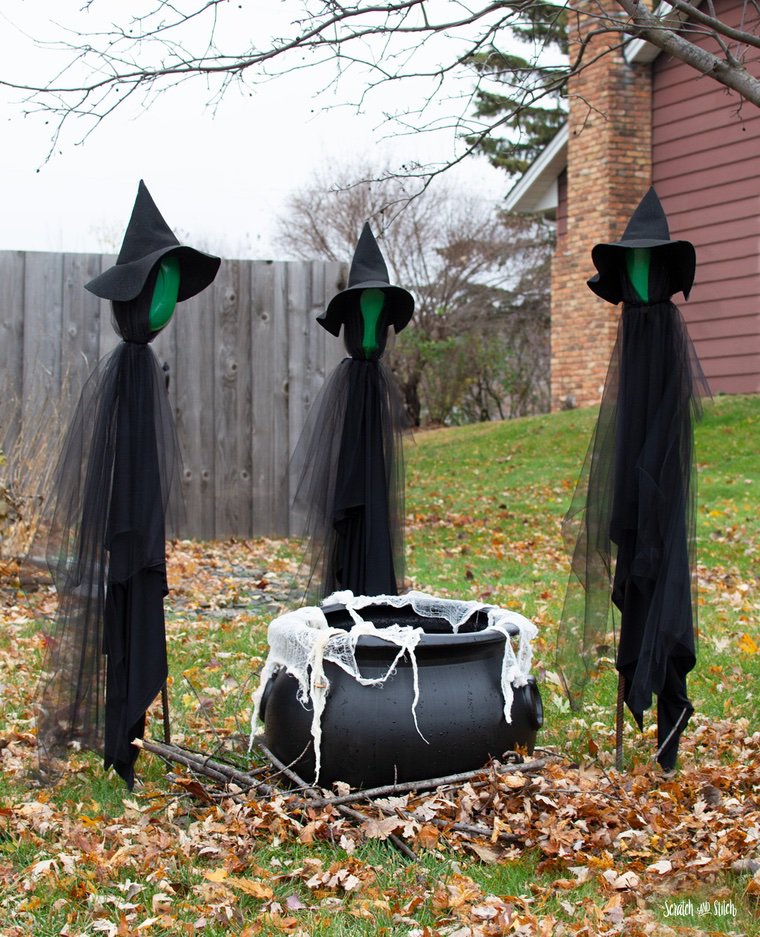 déco halloween jardin avec sorcières