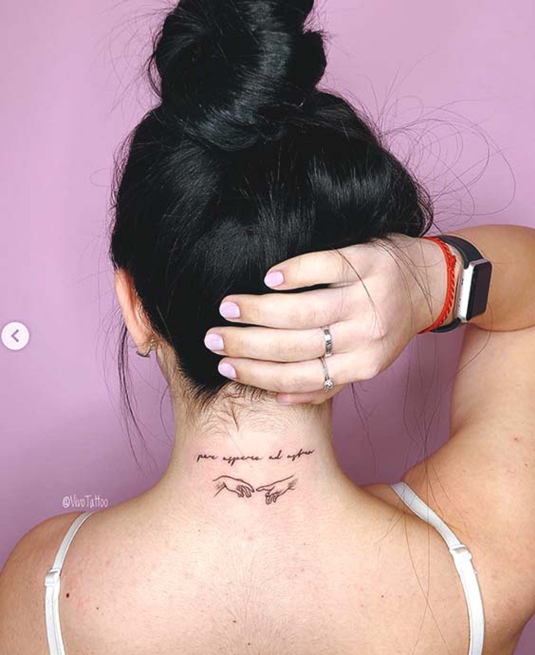 idée tatouage nuque femme