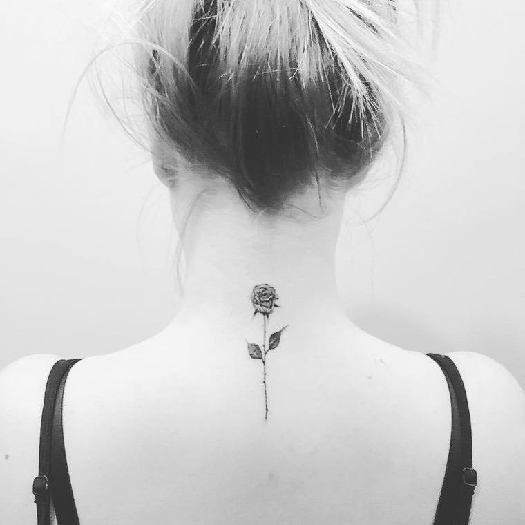 idée tatouage rose nuque