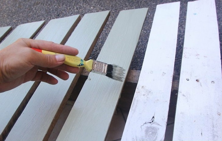 application peinture sapin bois diy
