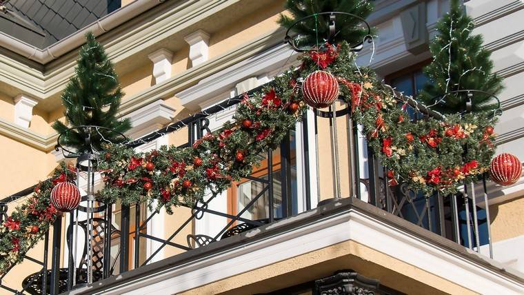 belle décoration de noël extérieur pour balcon