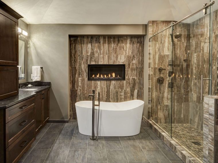 salle de bain moderne avec cheminée 