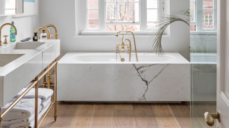 deco de salle de bain tendance 2022 en marbre blanc 