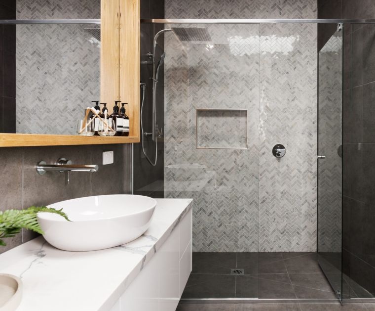 salle de bain design 2022 en gris 