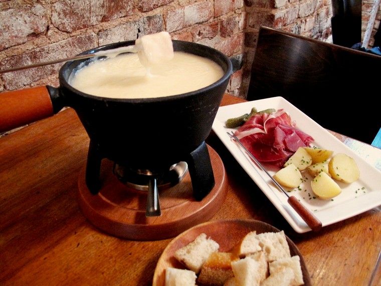 recette fondue suisse histoire partage