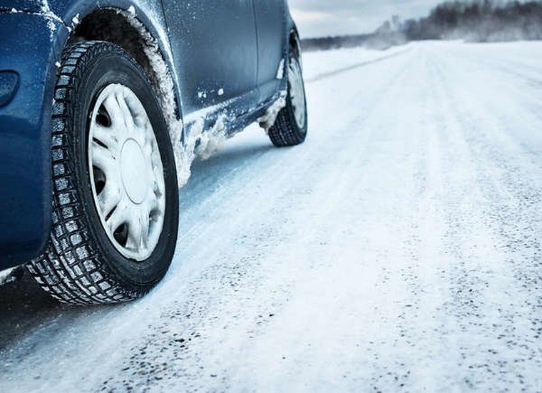 traction voiture glace hiver