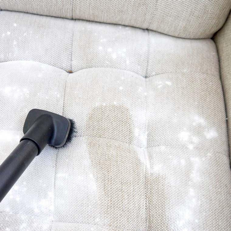 comment nettoyer un canapé en tissu aspirateur