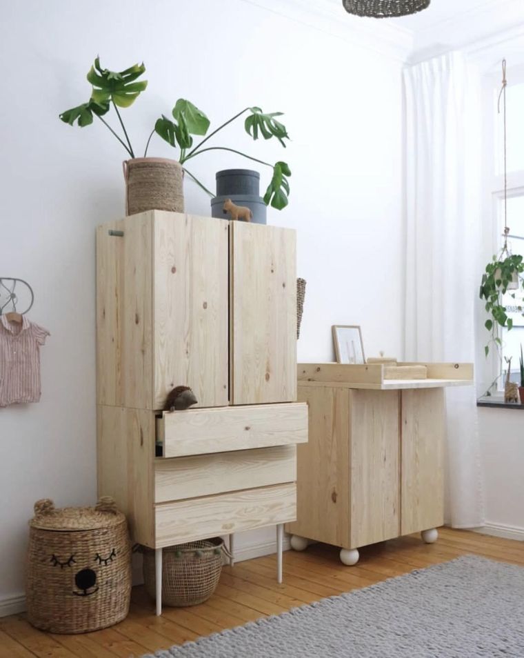 meuble de rangement Ikea en bois de pin