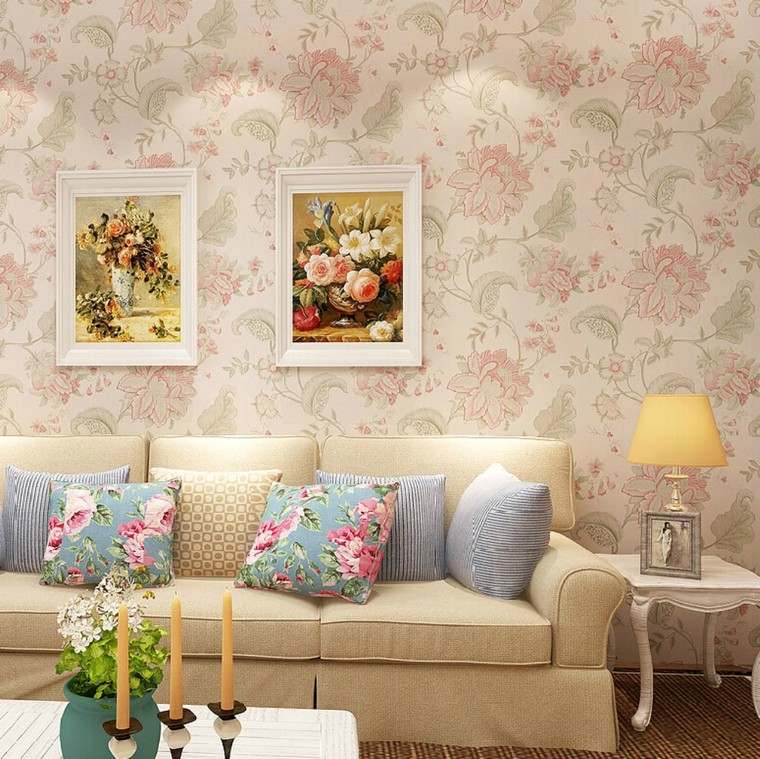 salon avec papier peint fleur vintage