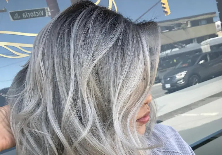 balayage cheveux gris blond