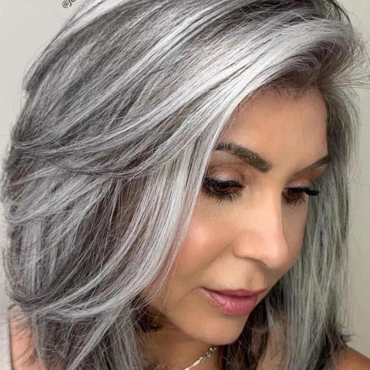  balayage cheveux gris et blanc