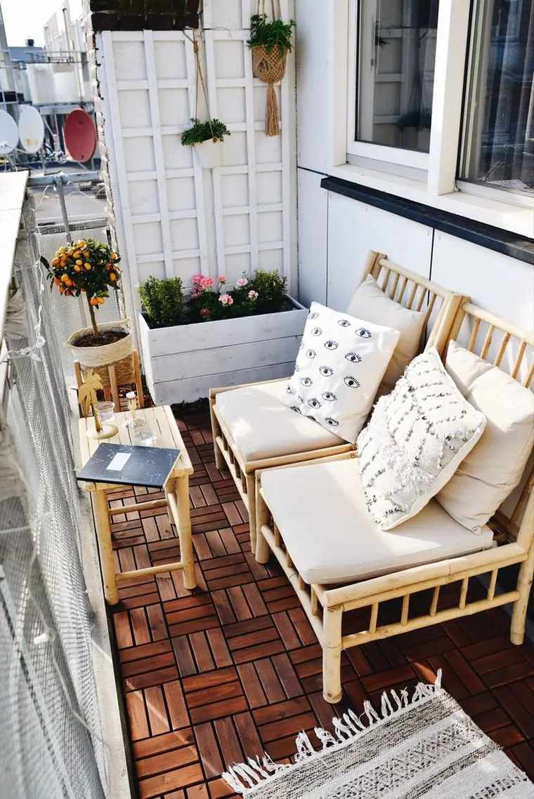 balcon petit espace avec sol en bois