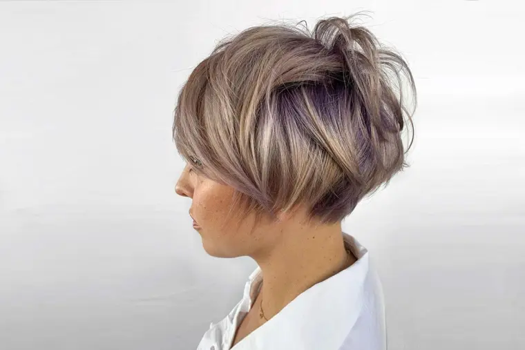 coloration cheveux courts en bond violet