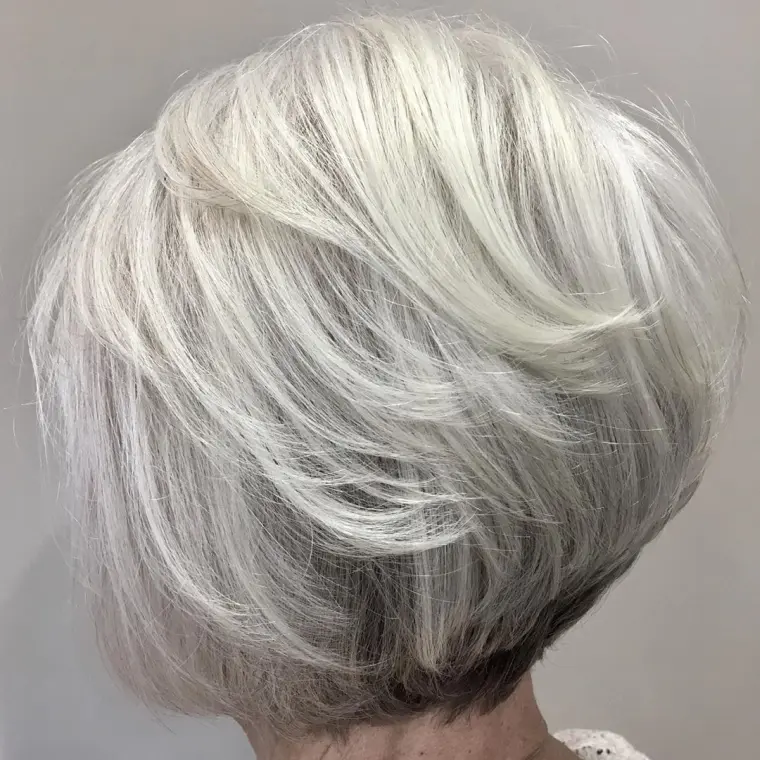 coupe courte femme 60 ans cheveux gris