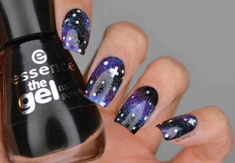 tendance nail art galaxie 