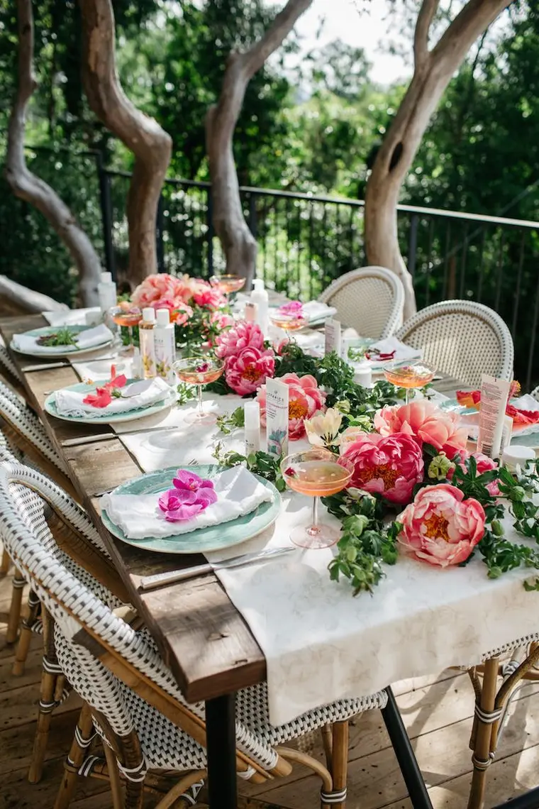 centre de table mariage printanier avec fleurs