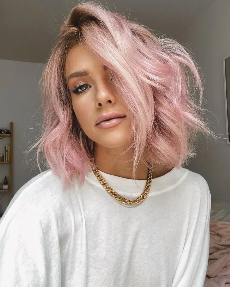 cheveux tendance en rose pastel 