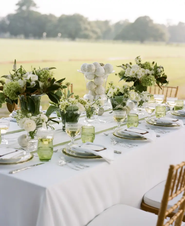 table mariage déco en blanc et vert
