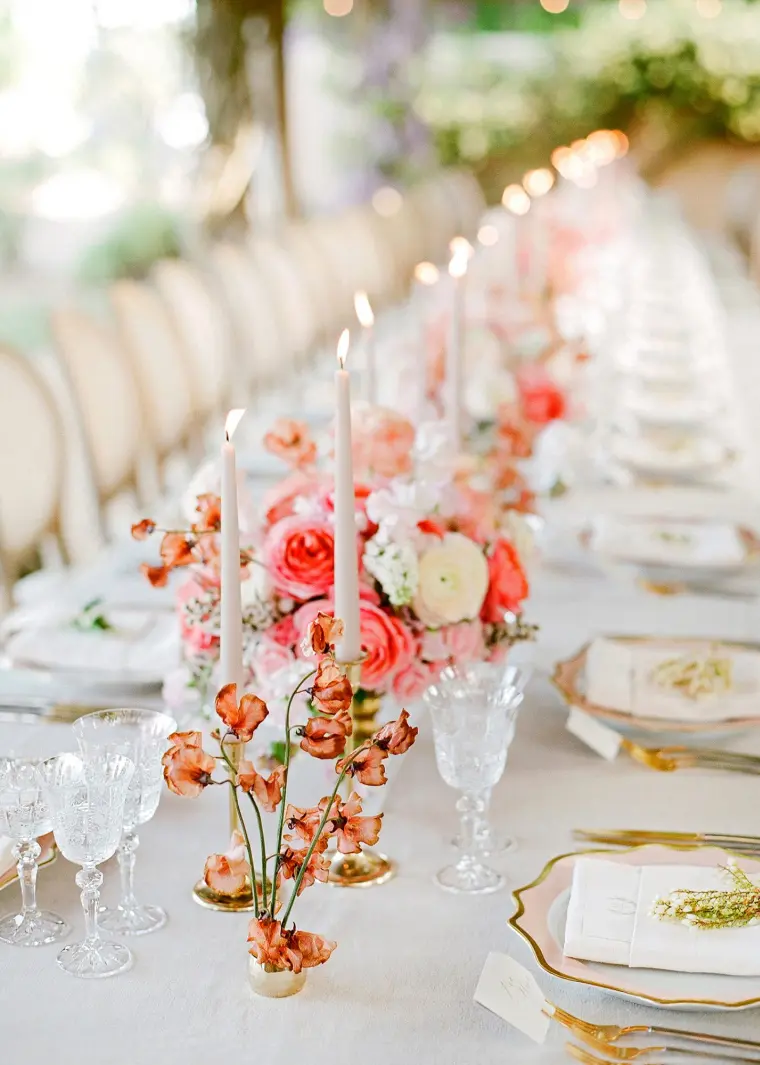 table mariage déco fleurs et bougies