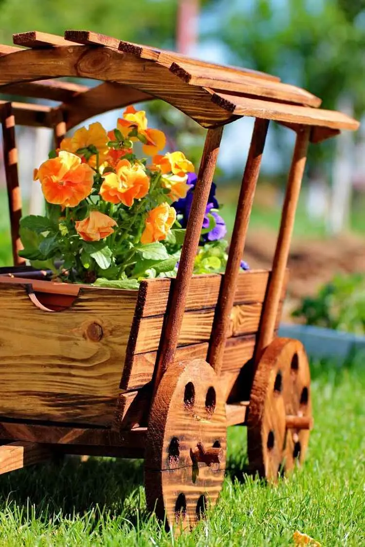 jardiniere originale bois train fleurs 