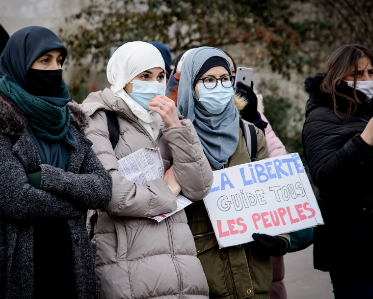 Législation récente au sujet du port du hijab en France
