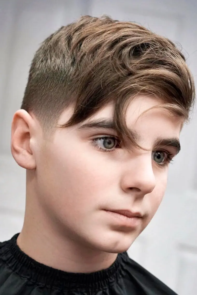 coiffure ado garçon moderne avec frange