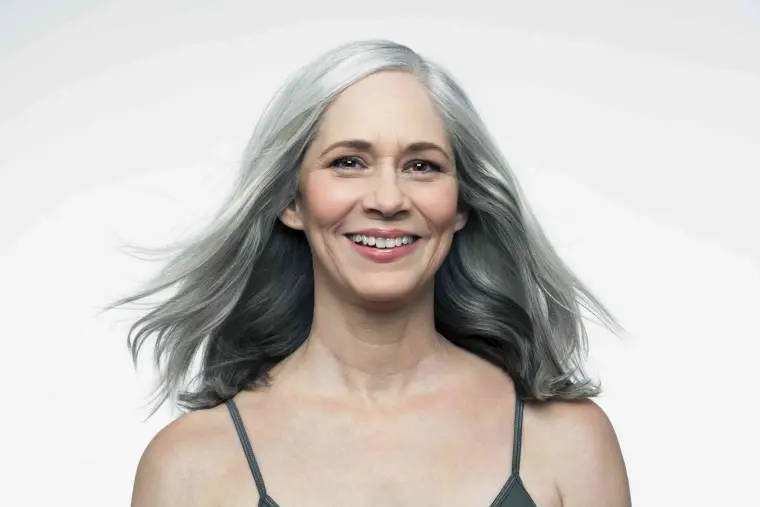 Cheveux gris femme coiffure 