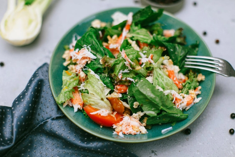 La salade contient de nombreux nutriments essentiels