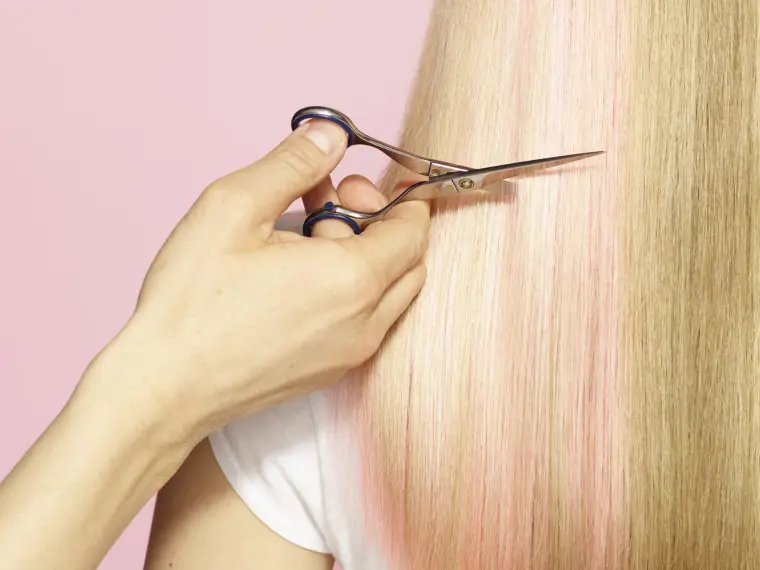cheveux traités et colorés comment les couper