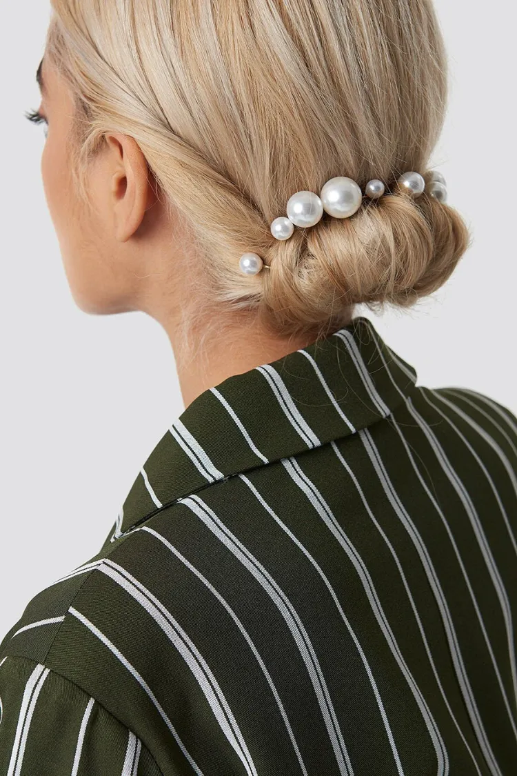 chignon accessoires perles coiffure formelle
