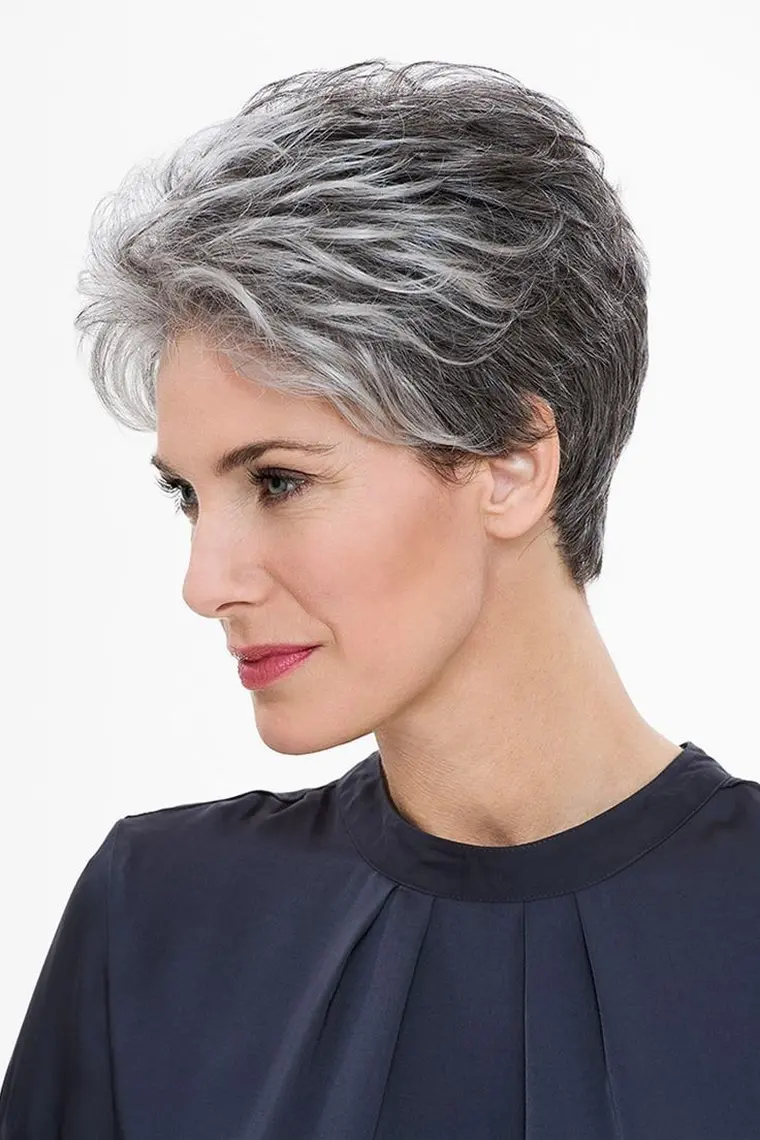 coupe courte femme 60 ans cheveux gris