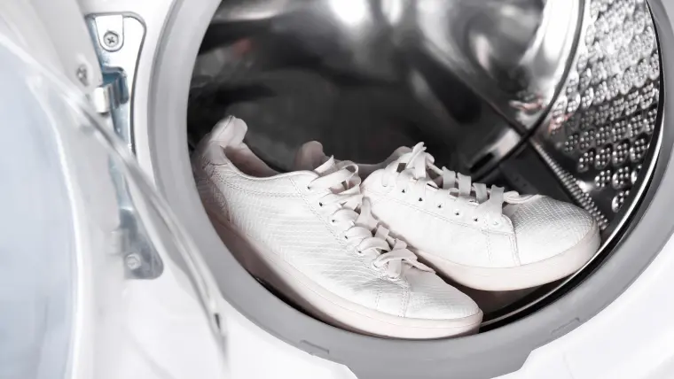 laver des baskets blanches en machine 
