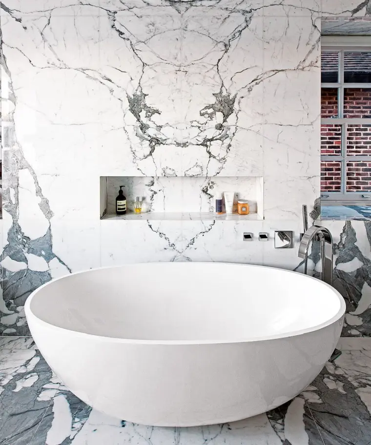 nouvelles tendances salle de bain 2022 marbre