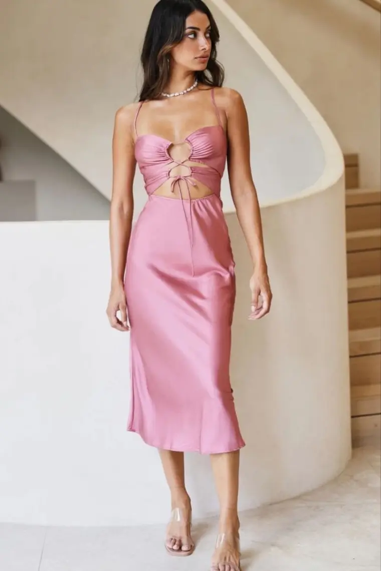 robe en satin sexy moderne rose pour sortir