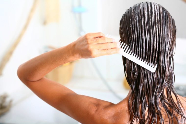 Comment réhabiliter les cheveux après l'été
